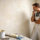 découvrez des solutions efficaces pour éliminer les traces persistantes même après 3 couches de peinture et obtenir une finition parfaite.