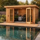 découvrez notre service de conception sur mesure d'un local technique piscine en bois, alliant esthétique et fonctionnalité pour protéger vos équipements.