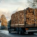 Pourquoi choisir le bois de chauffage : camion complet pour votre chauffage