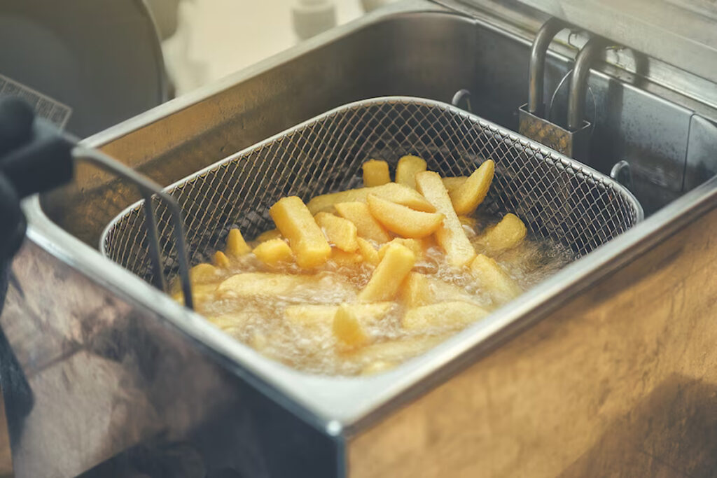 Changer l'huile de sa friteuse : mode d'emploi