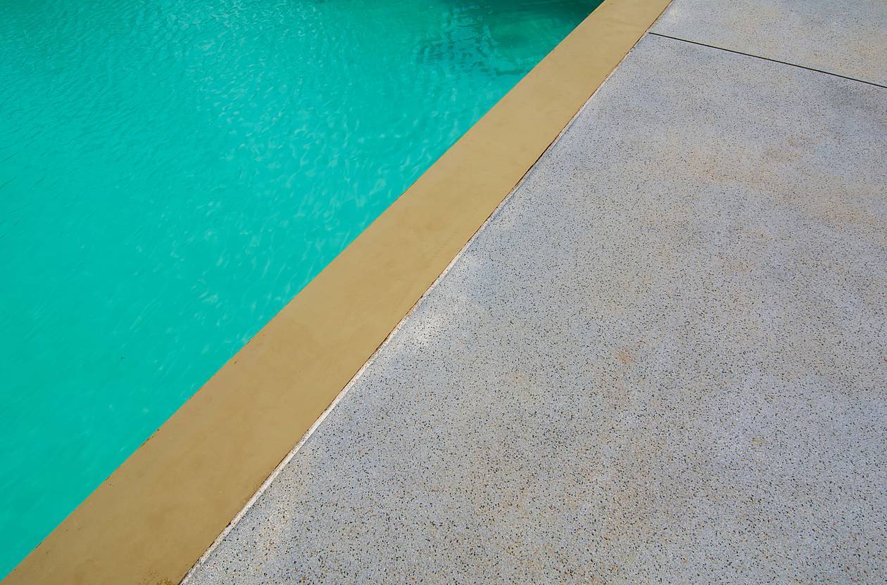 béton décoratif plage de piscine