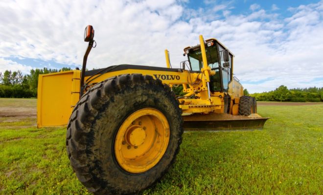 niveler un terrain pour l'aplanir