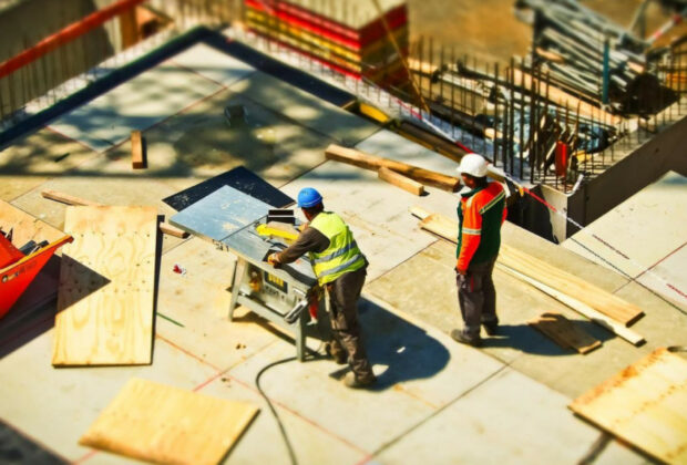 Quels sont les équipements à retrouver sur un chantier de construction ?